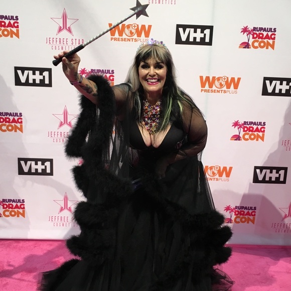 Meet your Posher, Amalia Monk-Tessie - Picture 5 of 8